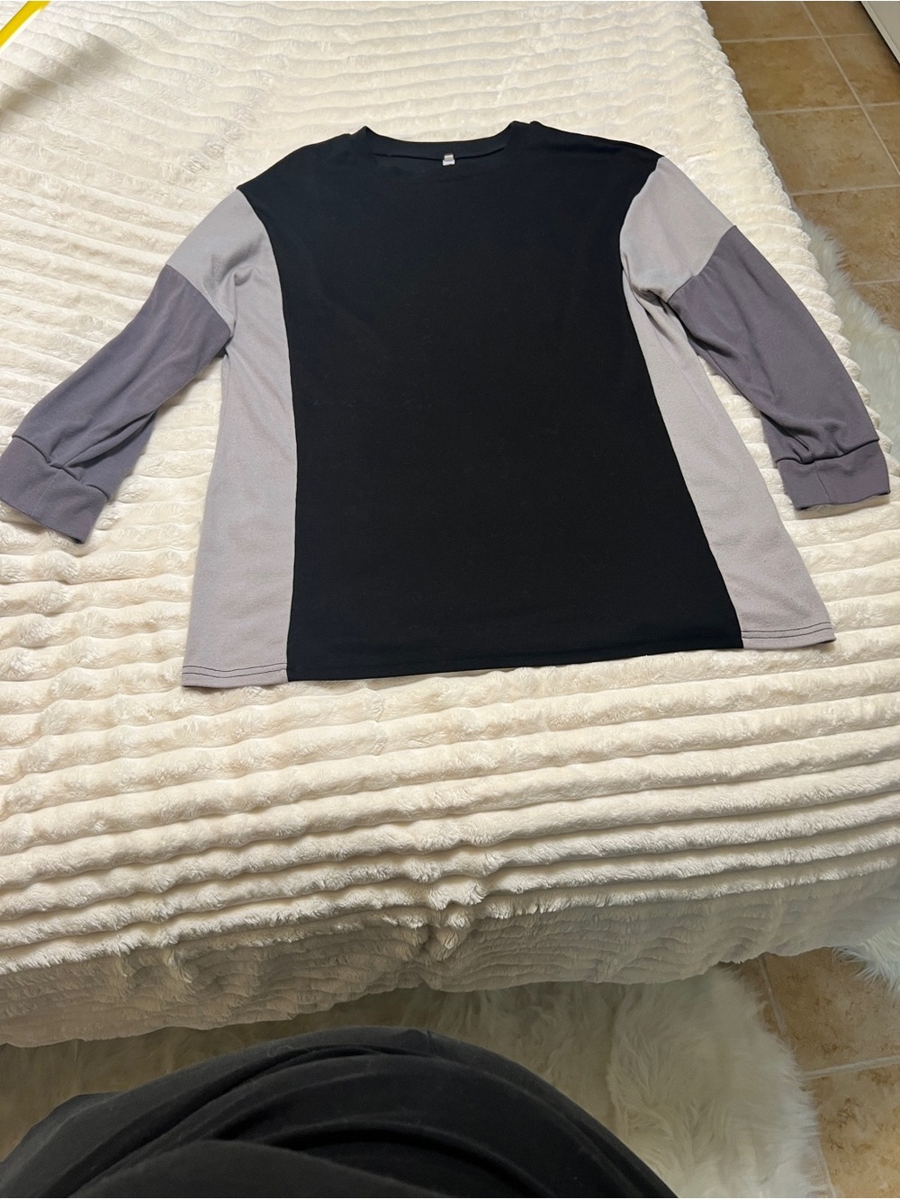 Naggoo Long Sleeve Women's Top - Black and Gray